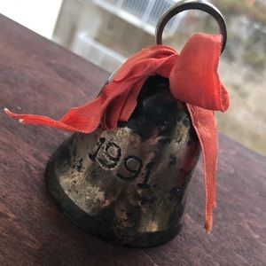 Vintage Collectible 1991 Bell 🔔